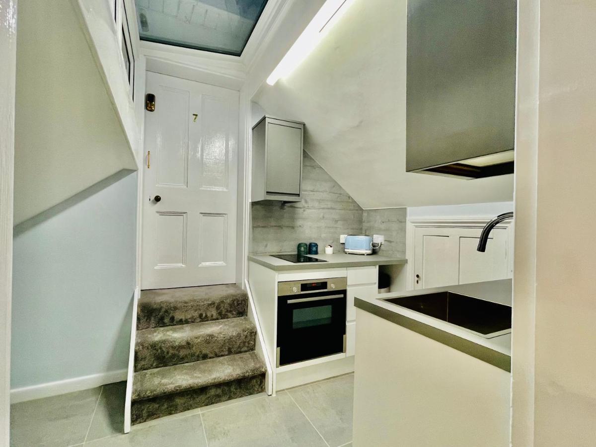 Deluxe Studios With Spa Included Portsmouth Exterior foto