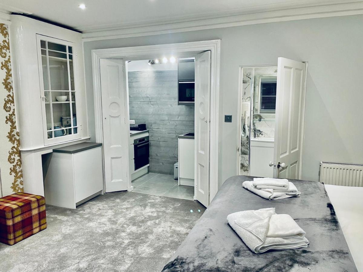 Deluxe Studios With Spa Included Portsmouth Exterior foto