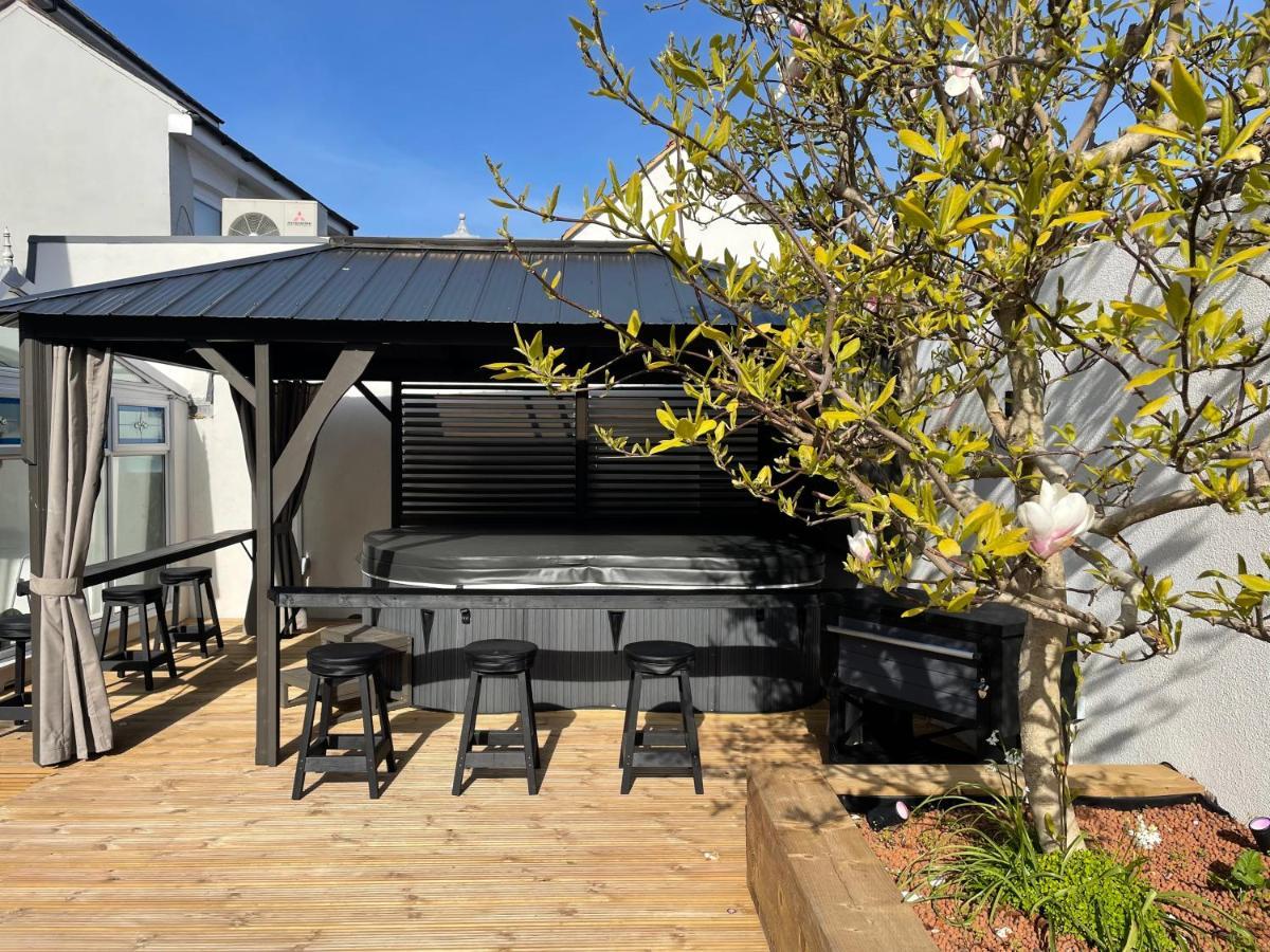 Deluxe Studios With Spa Included Portsmouth Exterior foto