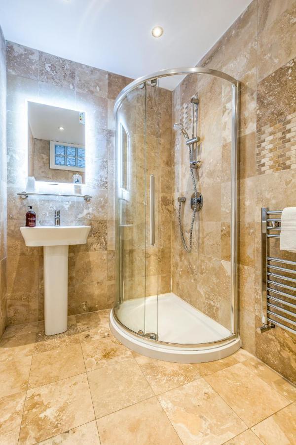 Deluxe Studios With Spa Included Portsmouth Exterior foto