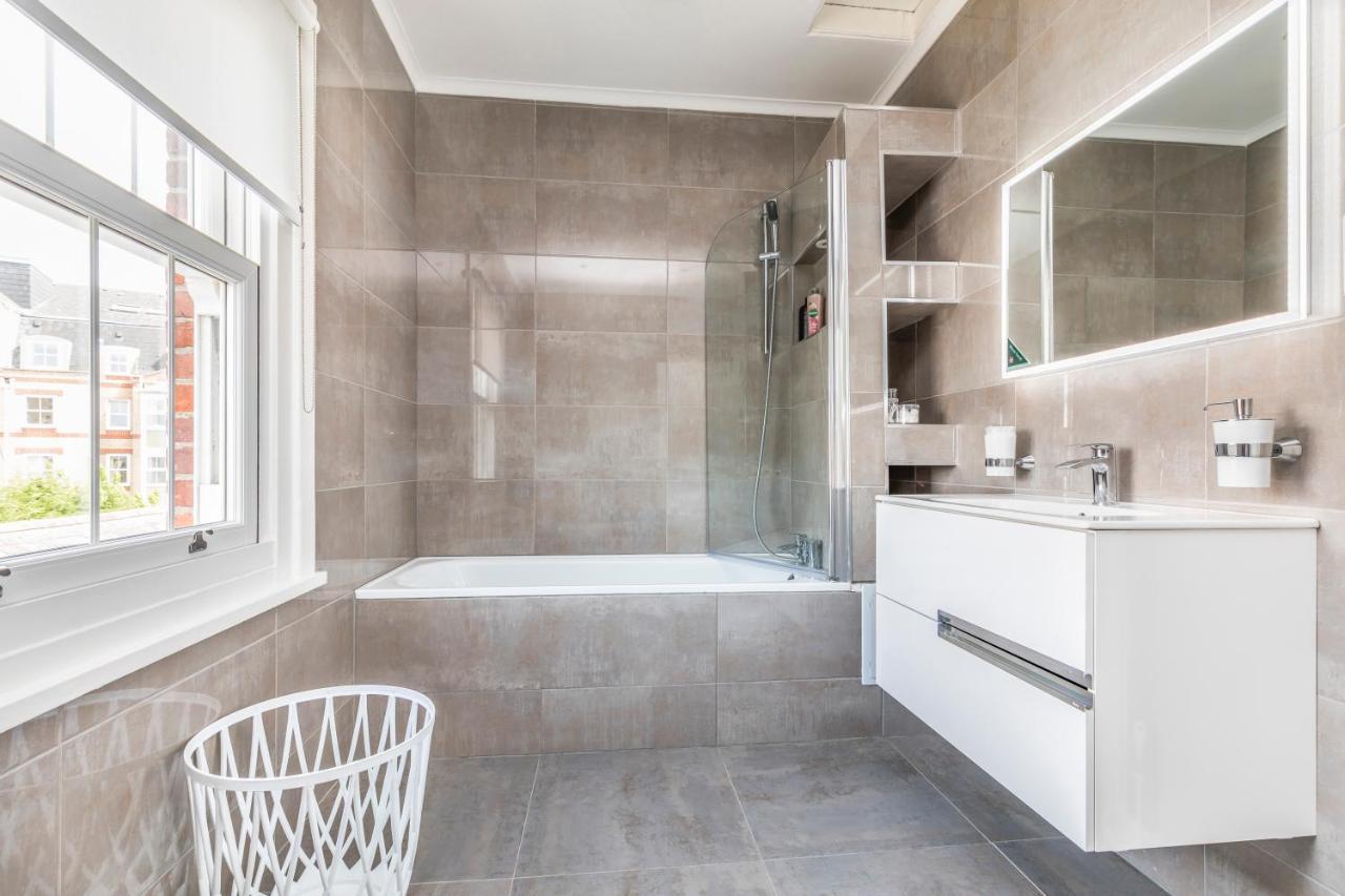Deluxe Studios With Spa Included Portsmouth Exterior foto