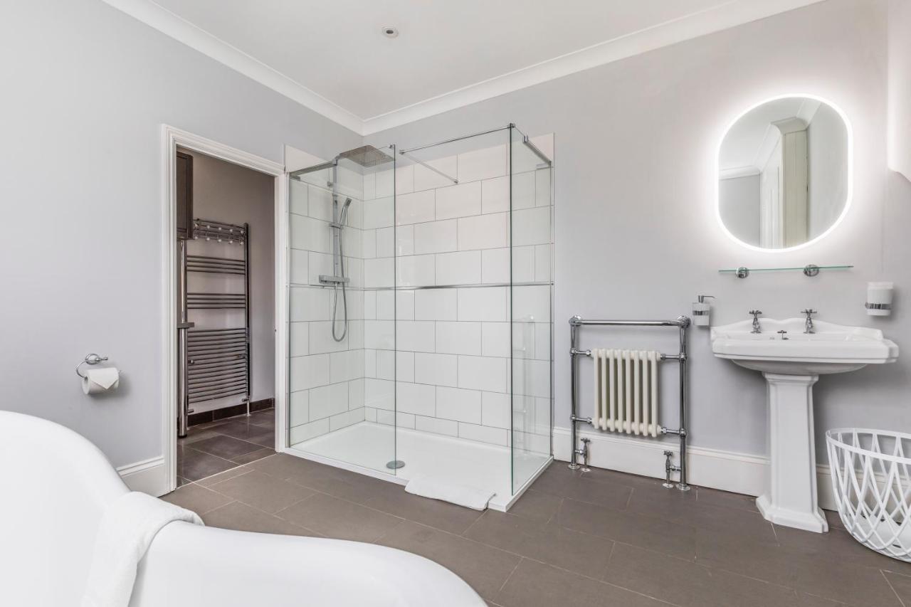 Deluxe Studios With Spa Included Portsmouth Exterior foto