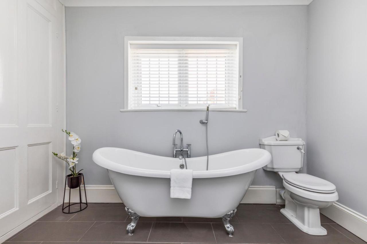 Deluxe Studios With Spa Included Portsmouth Exterior foto